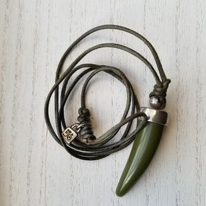 UNO de Cincuenta / UNOde50 Fang Necklace